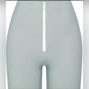 Skims Sporty zipper swim shorts xs